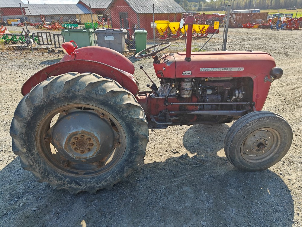 Massey Ferguson 35 traktori alkuperäiskuntoinen, katso video! - Traktor: 4 kép. Massey Ferguson 35 traktori alkuperäiskuntoinen, katso video! - Traktor: 4 kép.