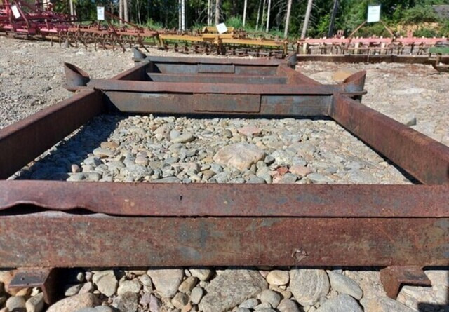 Metsäkärryn alusta 8 pankoinen pituus 400cm - Erdészeti pótkocsi: 2 kép. Metsäkärryn alusta 8 pankoinen pituus 400cm - Erdészeti pótkocsi: 2 kép.
