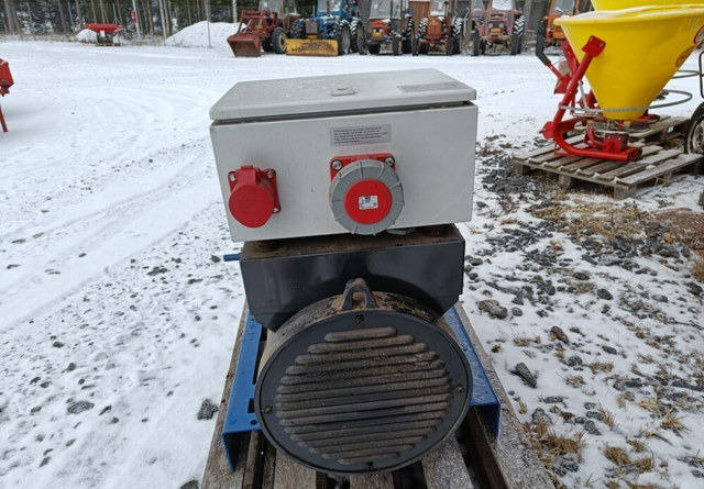 Poweri TR-50 aggregaatti - Szerszám/ Felszerelés: 3 kép. Poweri TR-50 aggregaatti - Szerszám/ Felszerelés: 3 kép.