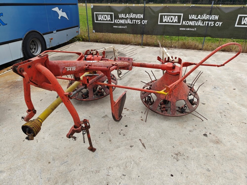 Pyöröharavapöyhin Fahr KU25 karhottimilla Ratasvetoinen harvinainen kone, katso video! - Szénaforgató: 1 kép. Pyöröharavapöyhin Fahr KU25 karhottimilla Ratasvetoinen harvinainen kone, katso video! - Szénaforgató: 1 kép.