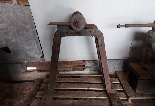 Smirkeli - ilman moottoria - Fémmegmunkáló gép: 1 kép. Smirkeli - ilman moottoria - Fémmegmunkáló gép: 1 kép.