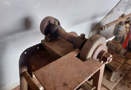 Smirkeli - ilman moottoria - Fémmegmunkáló gép: 4 kép. Smirkeli - ilman moottoria - Fémmegmunkáló gép: 4 kép.