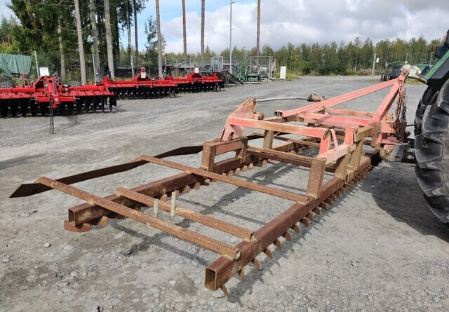 Tasausäes 600cm - VIDEO - Borona: 2 kép. Tasausäes 600cm - VIDEO - Borona: 2 kép.