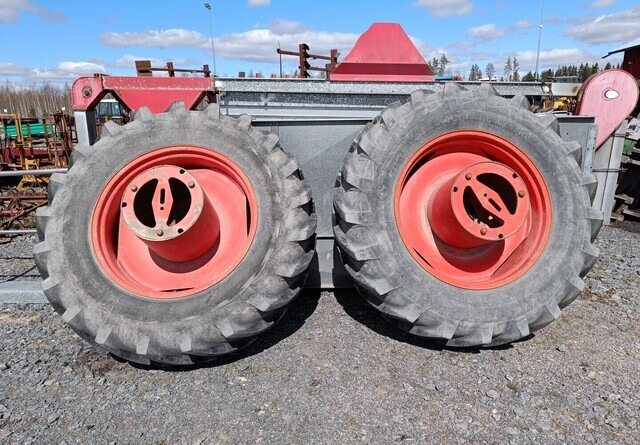Taurus Paripyörät 18.4R38 todella hyväkuntoiset Fendt Farmer 312LSA sopivat - Komplett kerék - Mezőgazdasági gépek: 2 kép. Taurus Paripyörät 18.4R38 todella hyväkuntoiset Fendt Farmer 312LSA sopivat - Komplett kerék - Mezőgazdasági gépek: 2 kép.