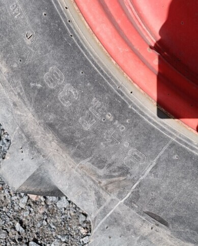 Komplett kerék - Mezőgazdasági gépek Taurus Paripyörät 18.4R38 todella hyväkuntoiset Fendt Farmer 312LSA sopivat: 10 kép. Komplett kerék - Mezőgazdasági gépek Taurus Paripyörät 18.4R38 todella hyväkuntoiset Fendt Farmer 312LSA sopivat: 10 kép.