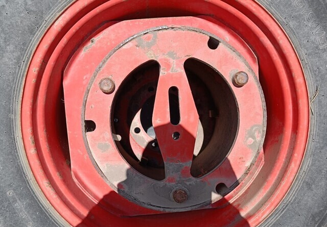 Komplett kerék - Mezőgazdasági gépek Taurus Paripyörät 18.4R38 todella hyväkuntoiset Fendt Farmer 312LSA sopivat: 8 kép. Komplett kerék - Mezőgazdasági gépek Taurus Paripyörät 18.4R38 todella hyväkuntoiset Fendt Farmer 312LSA sopivat: 8 kép.