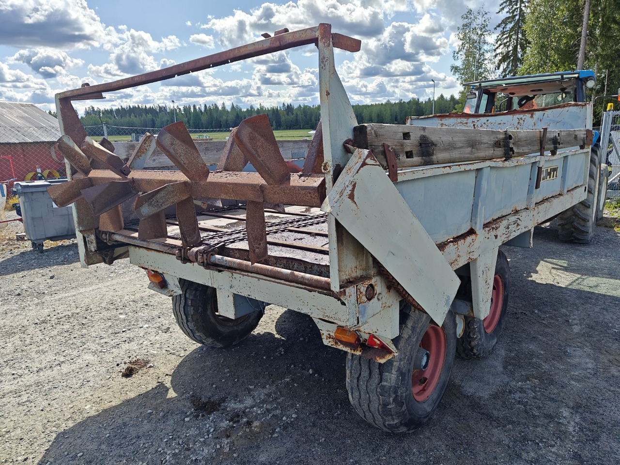 Tuhti yleisperävaunu - telikärry - 8000kg - Szervestrágyaszóró: 3 kép. Tuhti yleisperävaunu - telikärry - 8000kg - Szervestrágyaszóró: 3 kép.