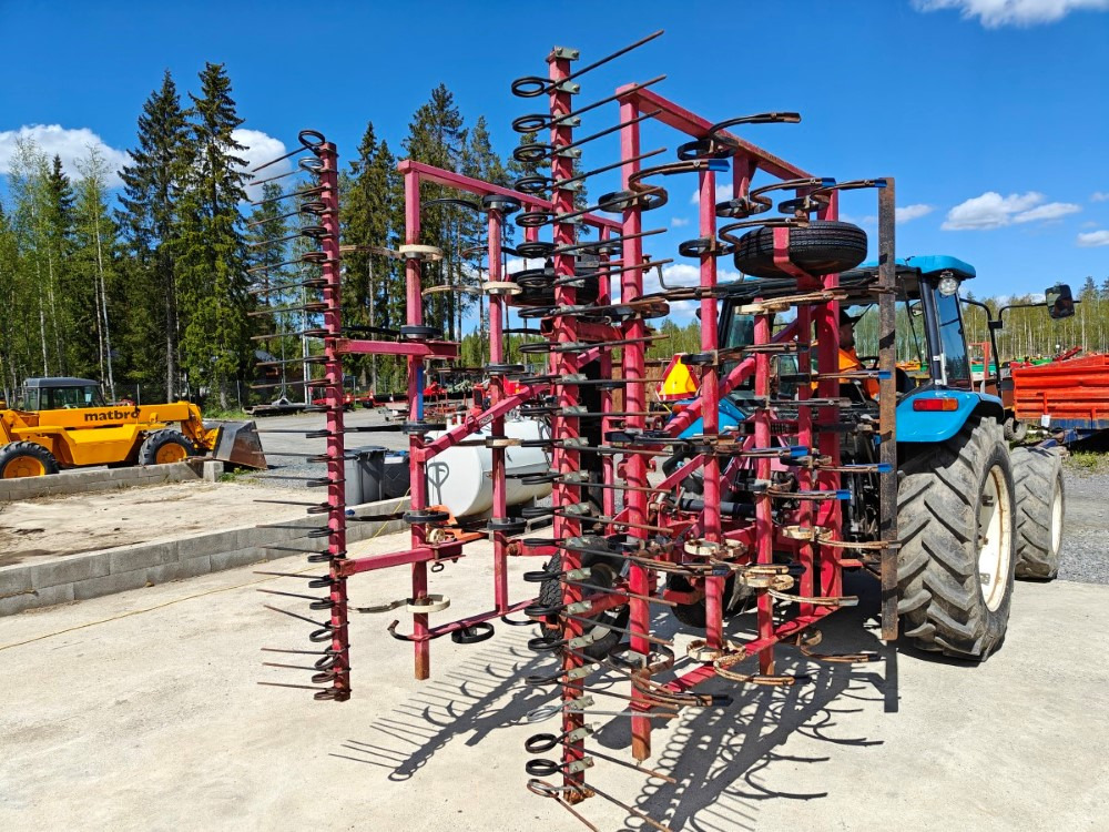 VM 450 cm, hydraulisesti taittuva, etulana ja jälkihara, katso video! - Rugós borona: 3 kép. VM 450 cm, hydraulisesti taittuva, etulana ja jälkihara, katso video! - Rugós borona: 3 kép.