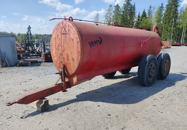 Vepi Lietevaunu telialustalla - Szippantó tartálykocsi: 5 kép. Vepi Lietevaunu telialustalla - Szippantó tartálykocsi: 5 kép.