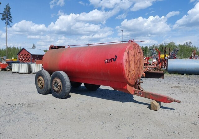 Vepi Lietevaunu telialustalla - Szippantó tartálykocsi: 1 kép. Vepi Lietevaunu telialustalla - Szippantó tartálykocsi: 1 kép.