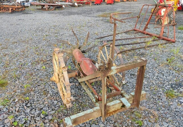 Wärtsilä Peko - perunannostokone - Burgonyakombájn: 5 kép. Wärtsilä Peko - perunannostokone - Burgonyakombájn: 5 kép.