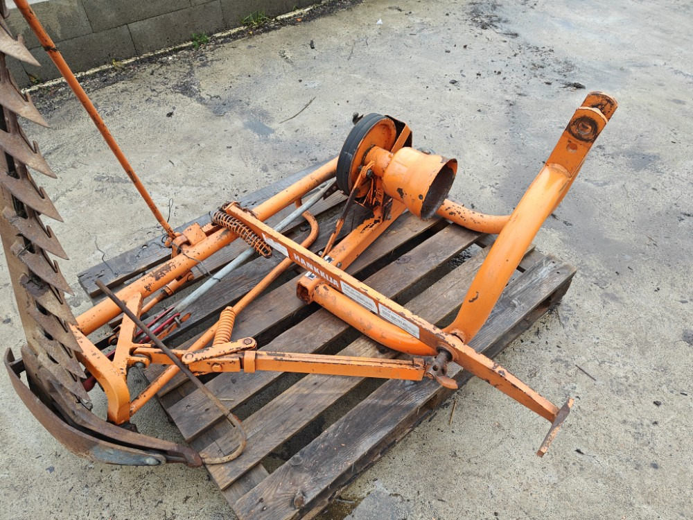 Wärtsilä Pomo PNH6K sorminiittokone - Fűkasza: 3 kép. Wärtsilä Pomo PNH6K sorminiittokone - Fűkasza: 3 kép.