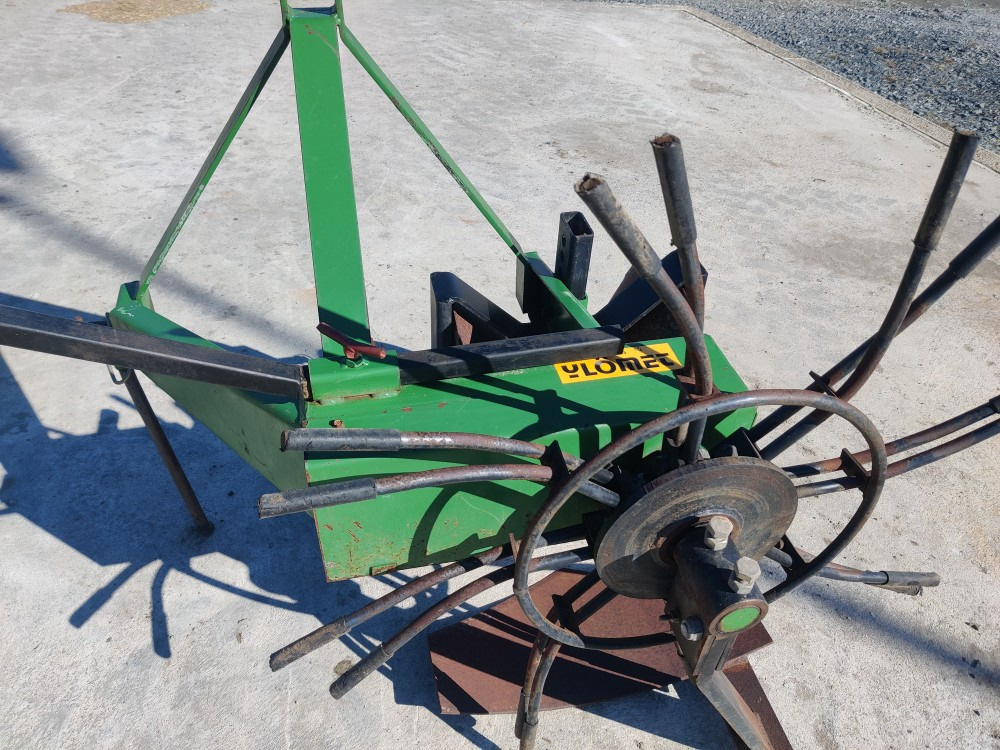 Ylömec perunannostokone - Burgonyakombájn: 5 kép. Ylömec perunannostokone - Burgonyakombájn: 5 kép.