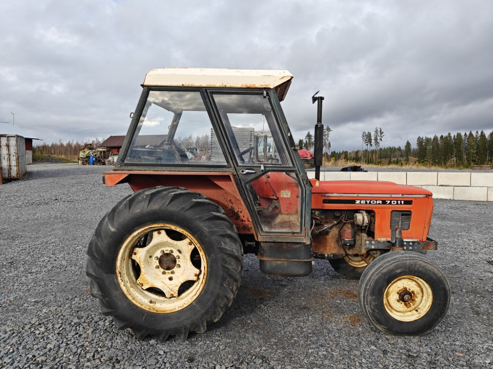 ZETOR 7011 - Traktor: 4 kép. ZETOR 7011 - Traktor: 4 kép.