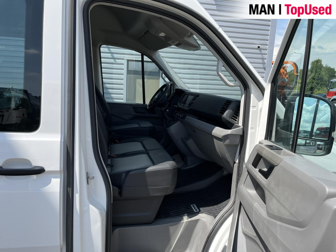 MAN TGE 3.140 4X2F SB kombi - Furgon: 2 kép. MAN TGE 3.140 4X2F SB kombi - Furgon: 2 kép.