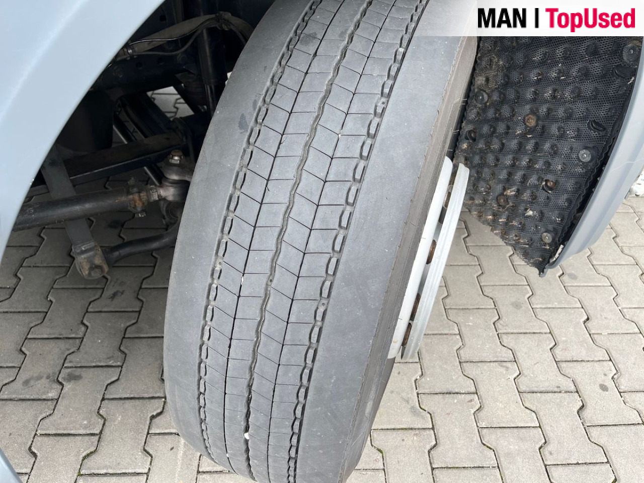 MAN TGX 18.470 4x2 BL SA - Nyergesvontató: 2 kép. MAN TGX 18.470 4x2 BL SA - Nyergesvontató: 2 kép.