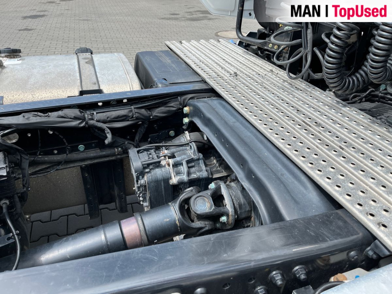 MAN TGX 18.470 4x2 BL SA Euro6 Retarder Klima ZV - Nyergesvontató: 4 kép. MAN TGX 18.470 4x2 BL SA Euro6 Retarder Klima ZV - Nyergesvontató: 4 kép.