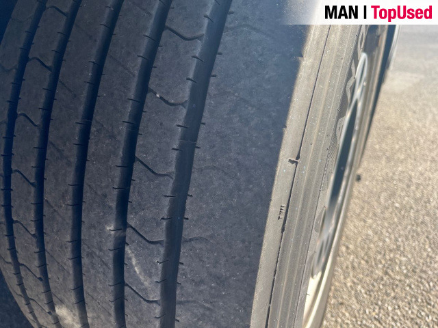 MAN TGX 18.470 4x2 LL SA Euro6 Klima Luftfeder ZV - Nyergesvontató: 3 kép. MAN TGX 18.470 4x2 LL SA Euro6 Klima Luftfeder ZV - Nyergesvontató: 3 kép.