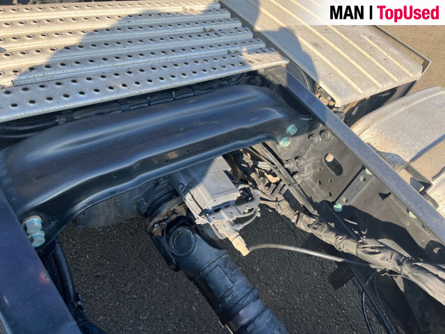 MAN TGX 18.470 4x2 LL SA Euro6 Klima Luftfeder ZV - Nyergesvontató: 5 kép. MAN TGX 18.470 4x2 LL SA Euro6 Klima Luftfeder ZV - Nyergesvontató: 5 kép.