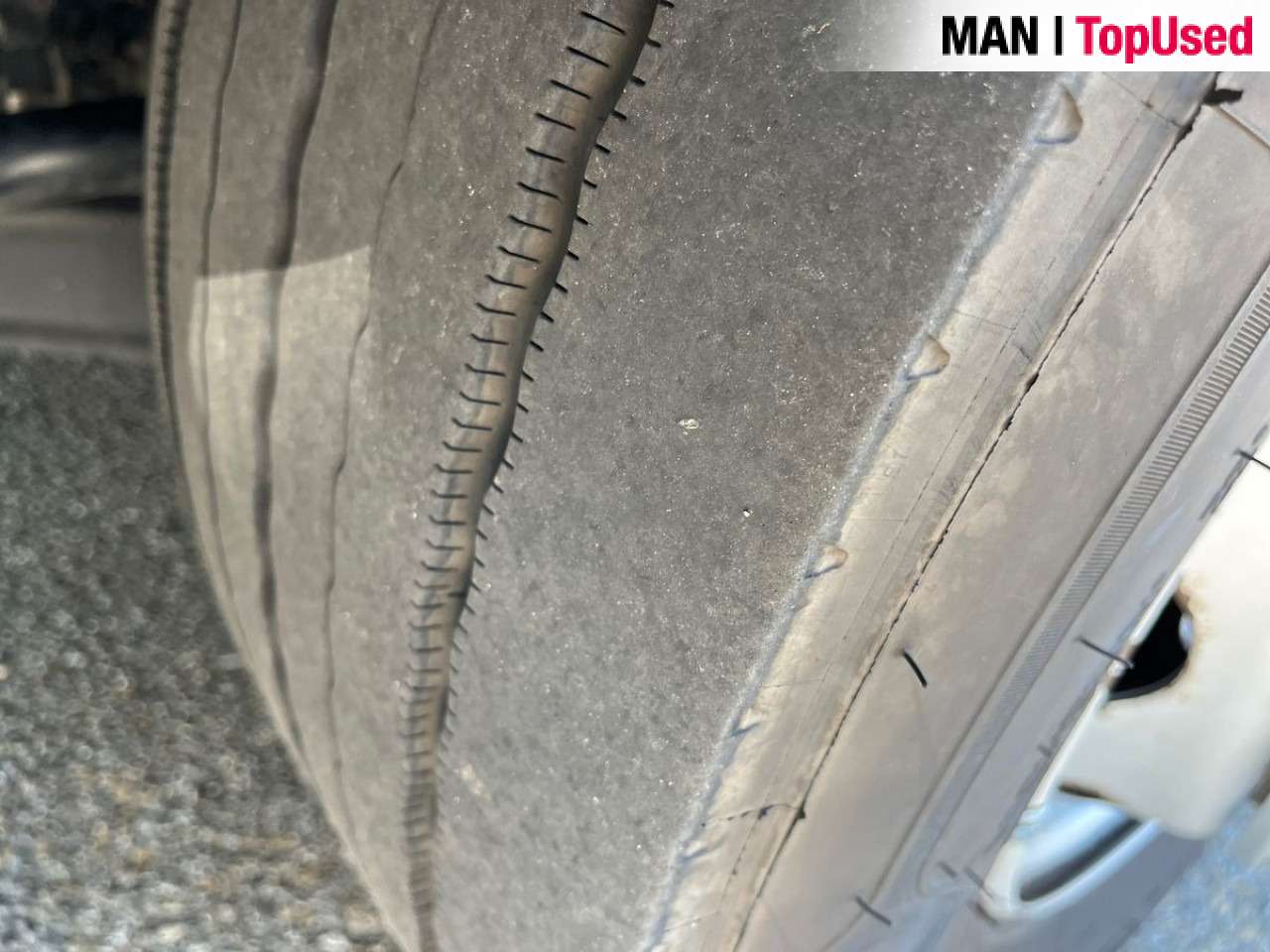 MAN TGX 18.470 4x2 LL SA Euro6 Retarder Klima ZV - Nyergesvontató: 3 kép. MAN TGX 18.470 4x2 LL SA Euro6 Retarder Klima ZV - Nyergesvontató: 3 kép.