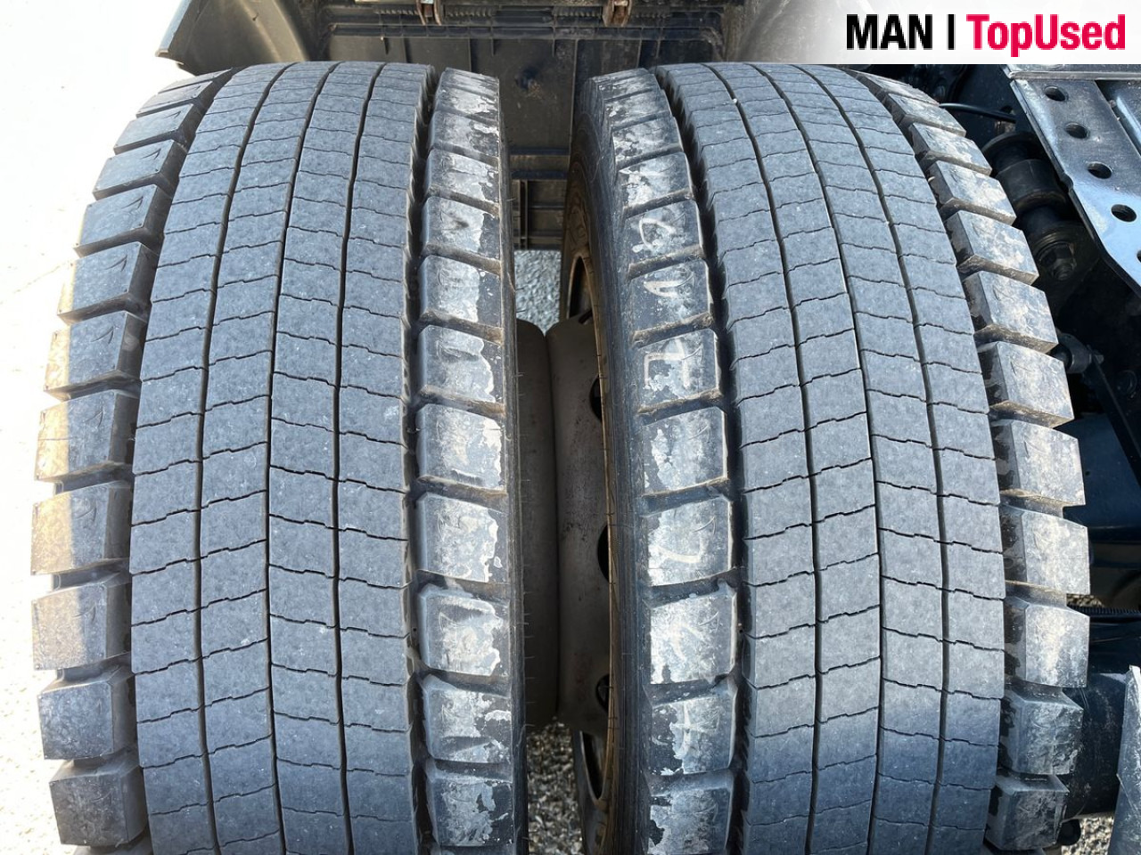 MAN TGX 18.470 4x2 LL SA Euro6 Retarder Klima ZV - Nyergesvontató: 4 kép. MAN TGX 18.470 4x2 LL SA Euro6 Retarder Klima ZV - Nyergesvontató: 4 kép.