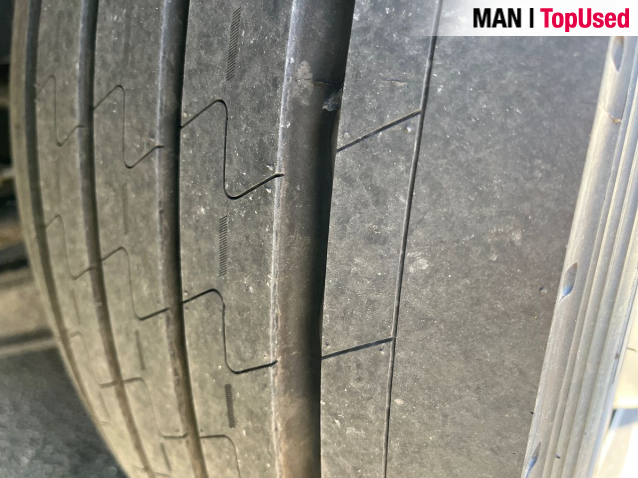 MAN TGX 18.470 4x2 LL SA Euro6 Retarder Klima ZV - Nyergesvontató: 3 kép. MAN TGX 18.470 4x2 LL SA Euro6 Retarder Klima ZV - Nyergesvontató: 3 kép.