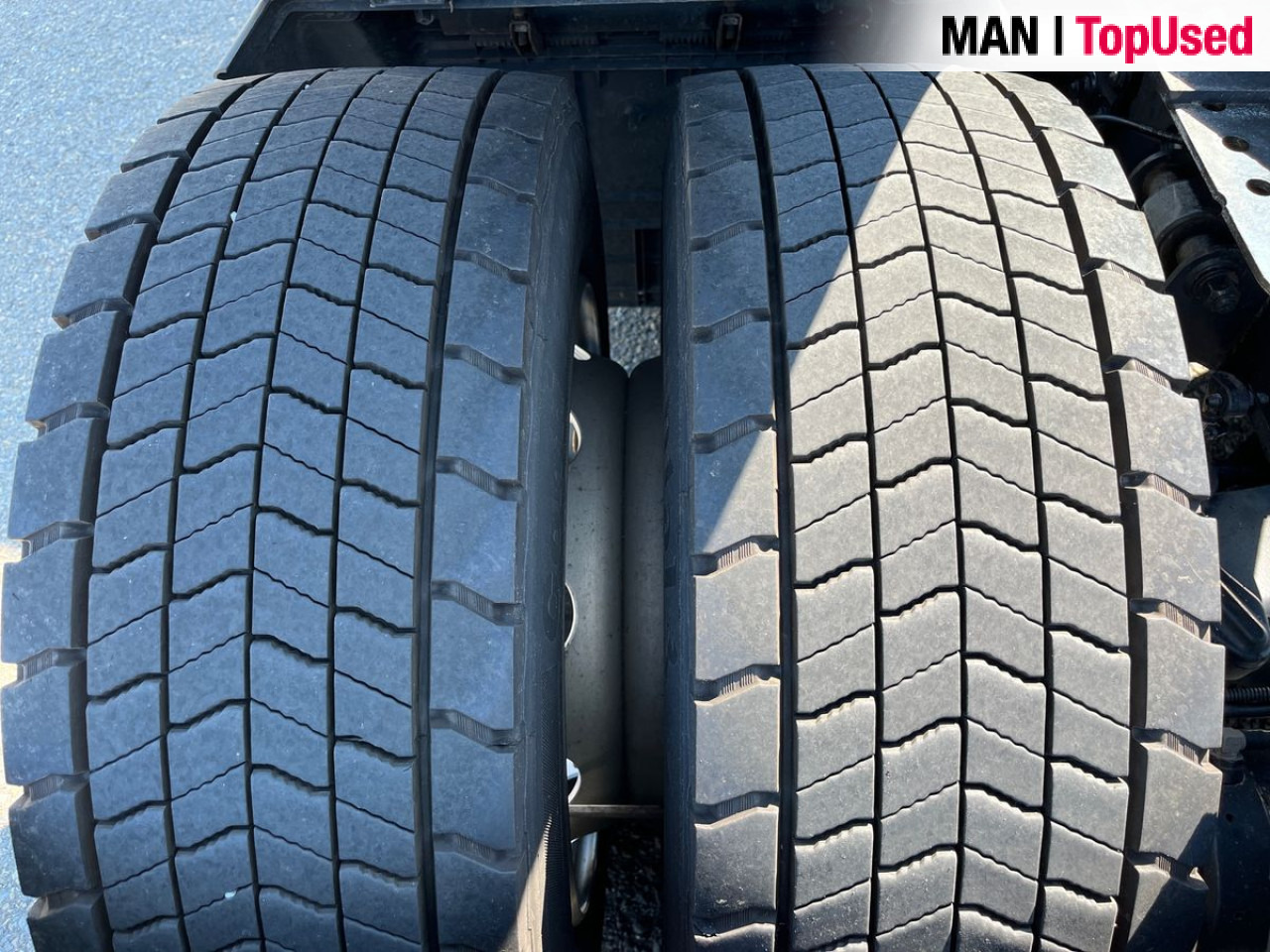 MAN TGX 18.470 4x2 LL SA Euro6 Retarder Klima ZV - Nyergesvontató: 4 kép. MAN TGX 18.470 4x2 LL SA Euro6 Retarder Klima ZV - Nyergesvontató: 4 kép.