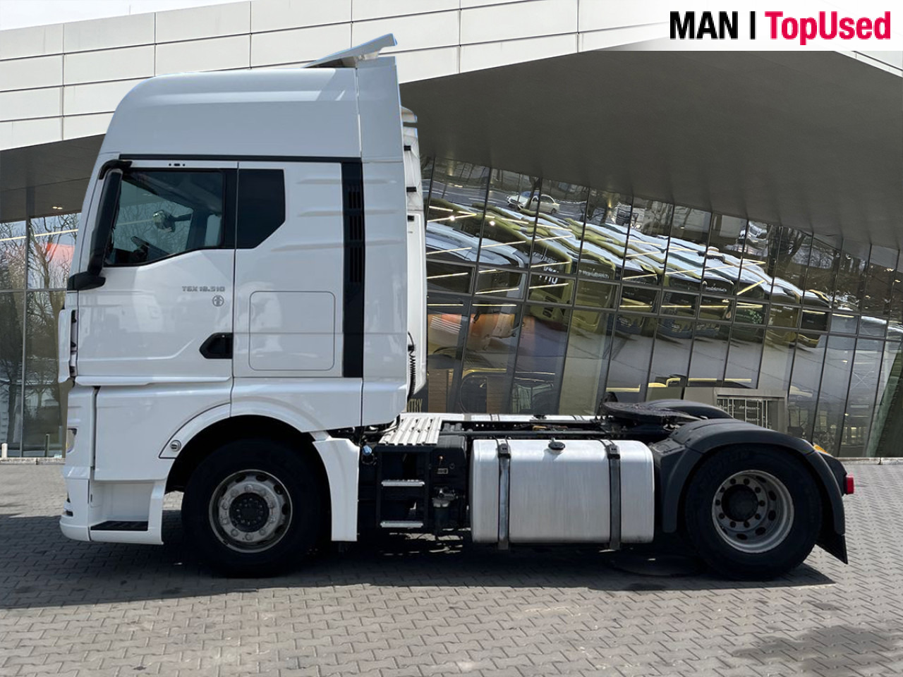 MAN TGX 18.510 4x2 BL SA - Nyergesvontató: 2 kép. MAN TGX 18.510 4x2 BL SA - Nyergesvontató: 2 kép.