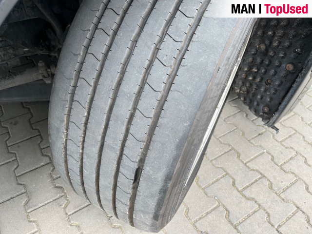 MAN TGX 18.510 4x2 LL SA - Nyergesvontató: 3 kép. MAN TGX 18.510 4x2 LL SA - Nyergesvontató: 3 kép.