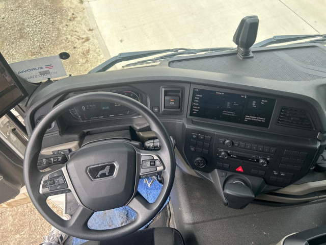 MAN TGS 41.520 8x6 BB CH - Billenőplatós teherautó: 2 kép. MAN TGS 41.520 8x6 BB CH - Billenőplatós teherautó: 2 kép.