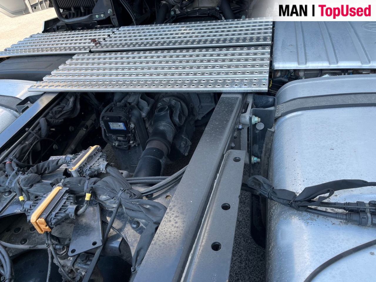 MAN TGX 18.470 4x2 BL SA Euro6 Retarder Klima ZV - Nyergesvontató: 4 kép. MAN TGX 18.470 4x2 BL SA Euro6 Retarder Klima ZV - Nyergesvontató: 4 kép.