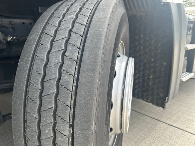 MAN TGX 18.470 4x2 BL SA - Nyergesvontató: 2 kép. MAN TGX 18.470 4x2 BL SA - Nyergesvontató: 2 kép.