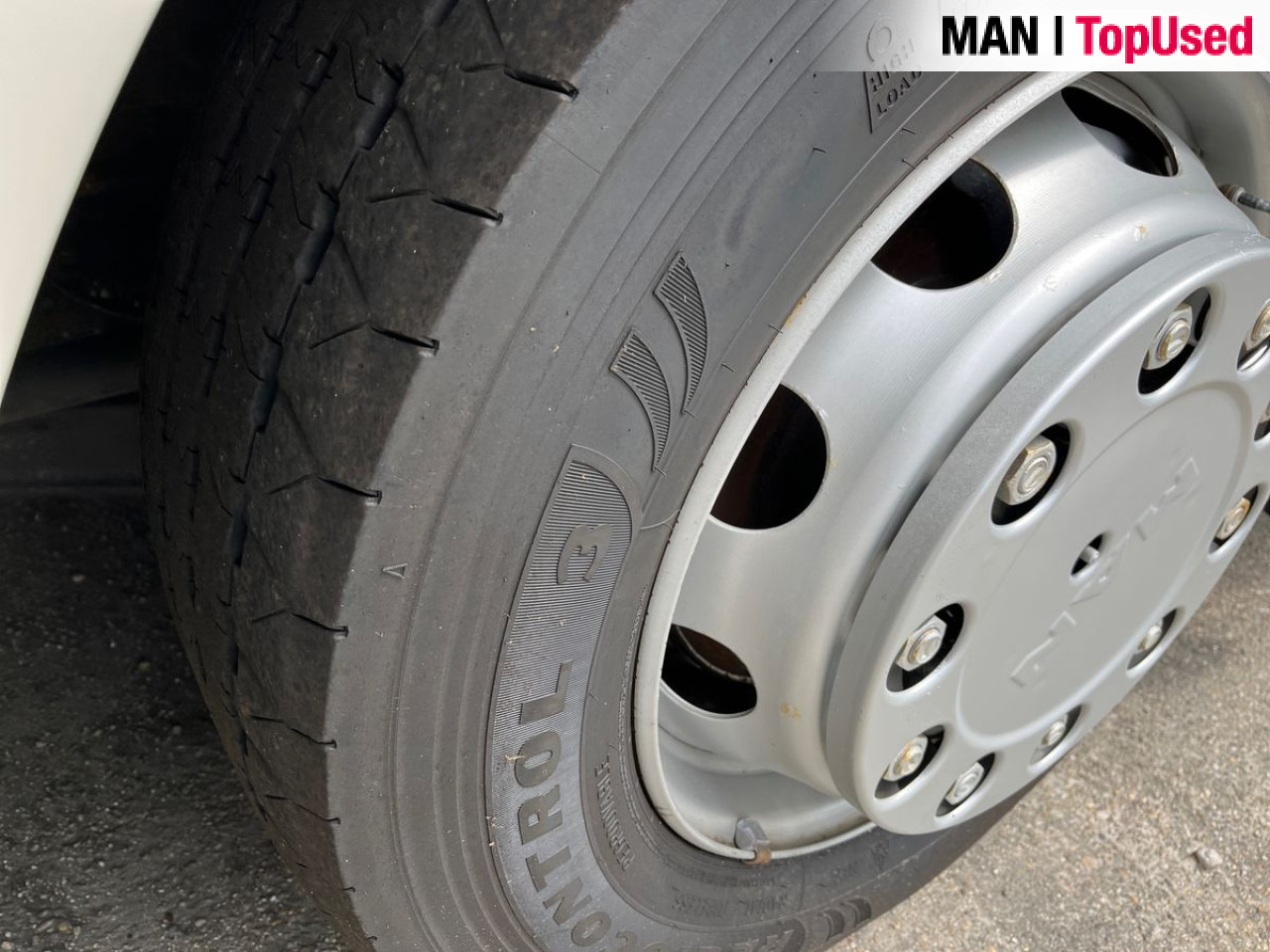 MAN TGX 18.510 4X2 LLS-U Euro6 Retarder Klima ZV - Nyergesvontató: 2 kép. MAN TGX 18.510 4X2 LLS-U Euro6 Retarder Klima ZV - Nyergesvontató: 2 kép.