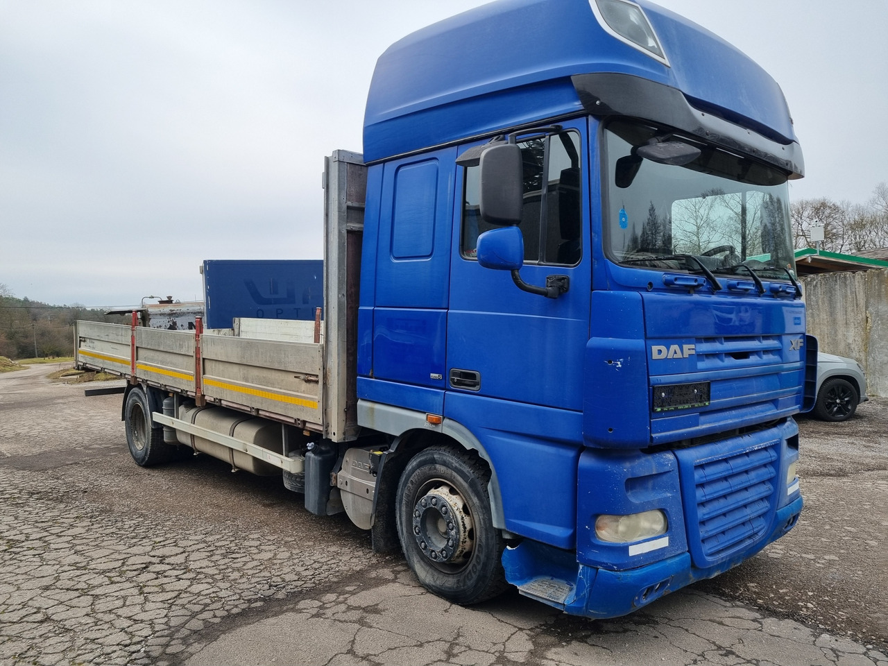 DAF XF 105.410 LD 4x2 EURO5 automat - Platós teherautó: 3 kép. DAF XF 105.410 LD 4x2 EURO5 automat - Platós teherautó: 3 kép.