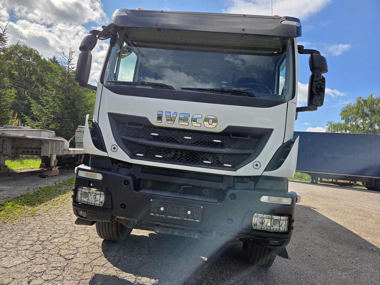 IVECO  - Alvaz teherautó: 2 kép. IVECO  - Alvaz teherautó: 2 kép.