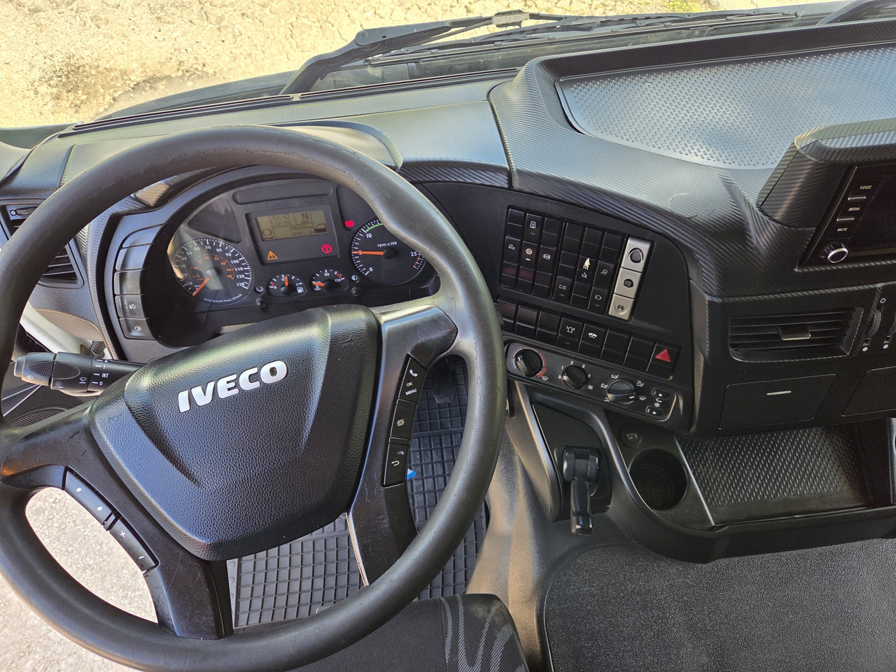 IVECO  - Alvaz teherautó: 5 kép. IVECO  - Alvaz teherautó: 5 kép.