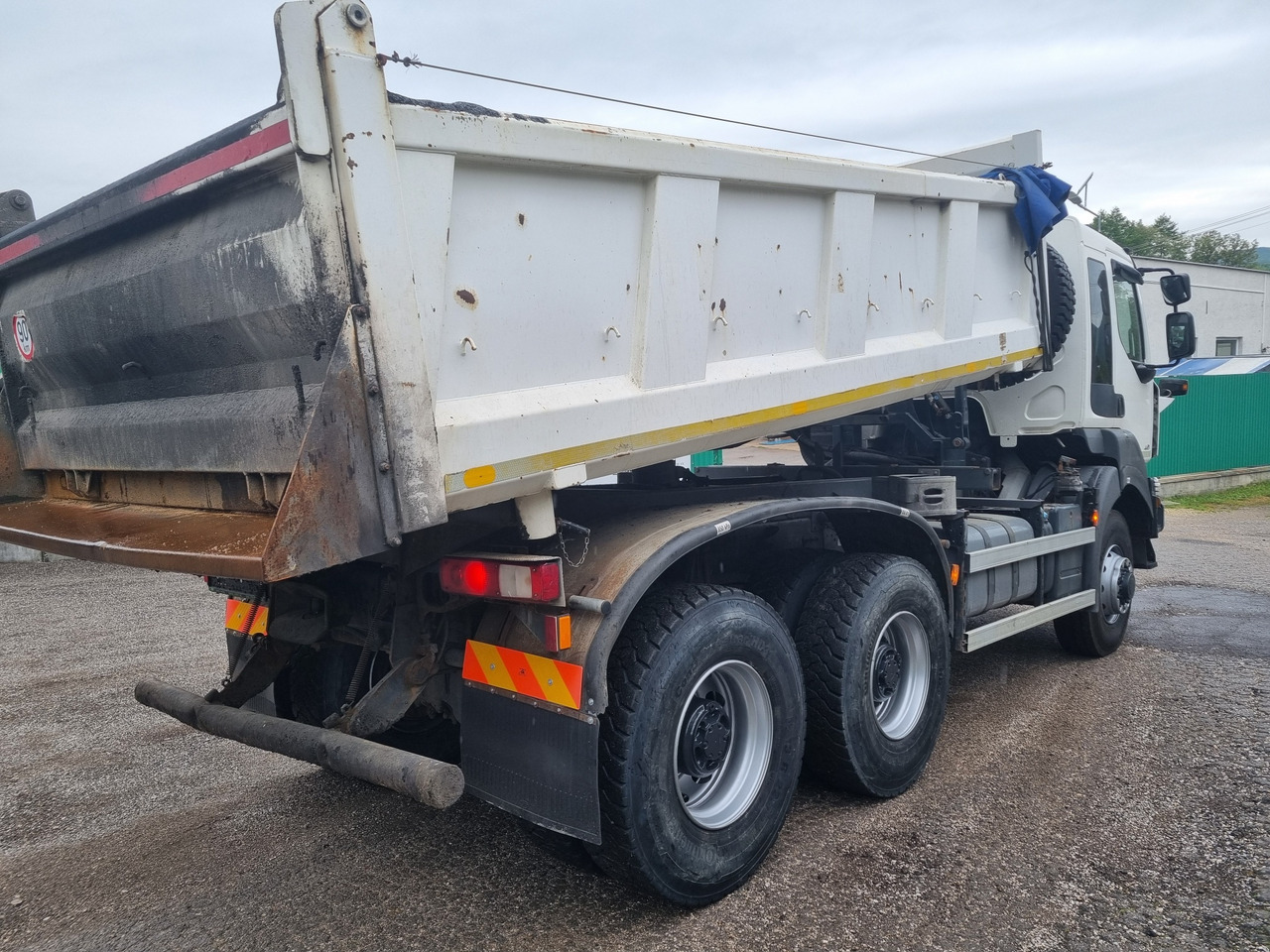RENAULT KERAX 32.460 6x6 S1 sklápač EURO5 - Billenőplatós teherautó: 4 kép. RENAULT KERAX 32.460 6x6 S1 sklápač EURO5 - Billenőplatós teherautó: 4 kép.
