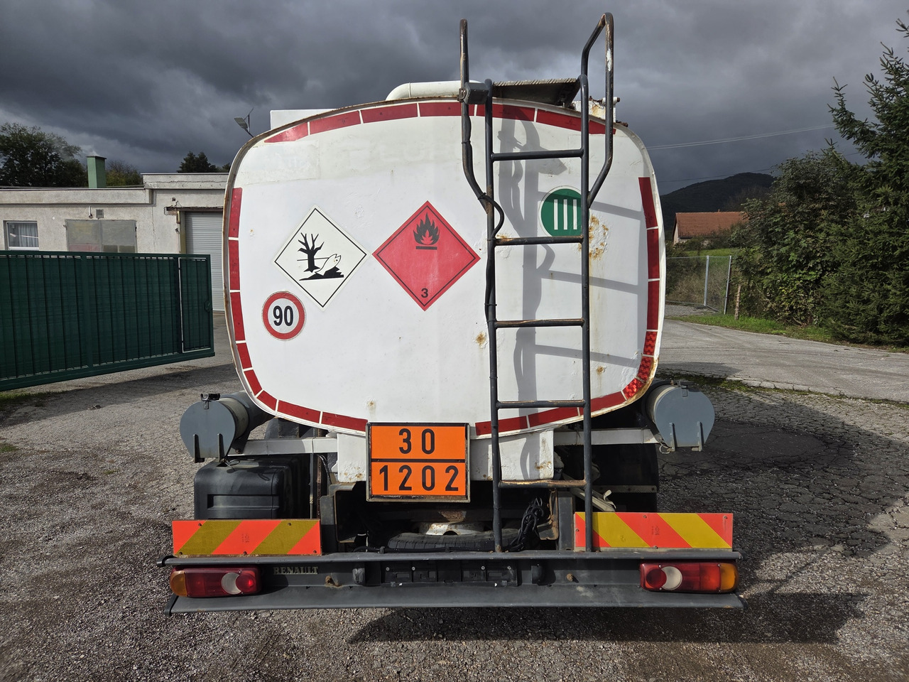 RENAULT MIDLUM 180.10 diesel tanker + dispensing + print - Tartályos teherautó: 5 kép. RENAULT MIDLUM 180.10 diesel tanker + dispensing + print - Tartályos teherautó: 5 kép.