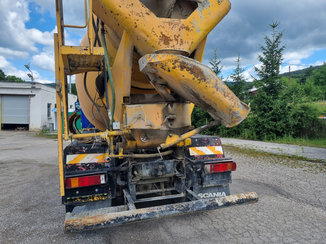 SCANIA R 124 CB8X4HZ 360 mixer - Betonmixer: 5 kép. SCANIA R 124 CB8X4HZ 360 mixer - Betonmixer: 5 kép.