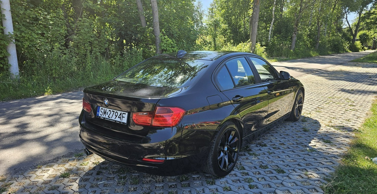 BMW SERIA 3 V (F30/F31/F34) BMW SERIA 3 BMW 330D xDrive ładny stan 4x4 sedan - Szedán: 4 kép. BMW SERIA 3 V (F30/F31/F34) BMW SERIA 3 BMW 330D xDrive ładny stan 4x4 sedan - Szedán: 4 kép.