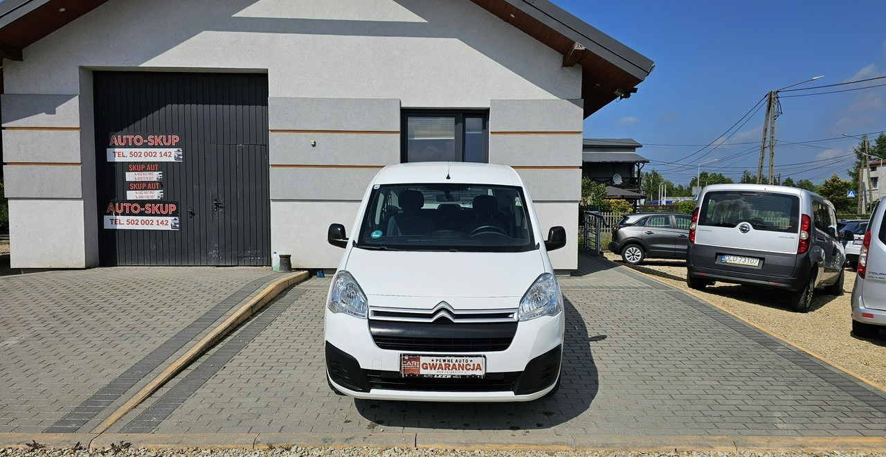 Citroen Berlingo II 5 -osobowy*29450 zł netto* - Autó: 2 kép. Citroen Berlingo II 5 -osobowy*29450 zł netto* - Autó: 2 kép.