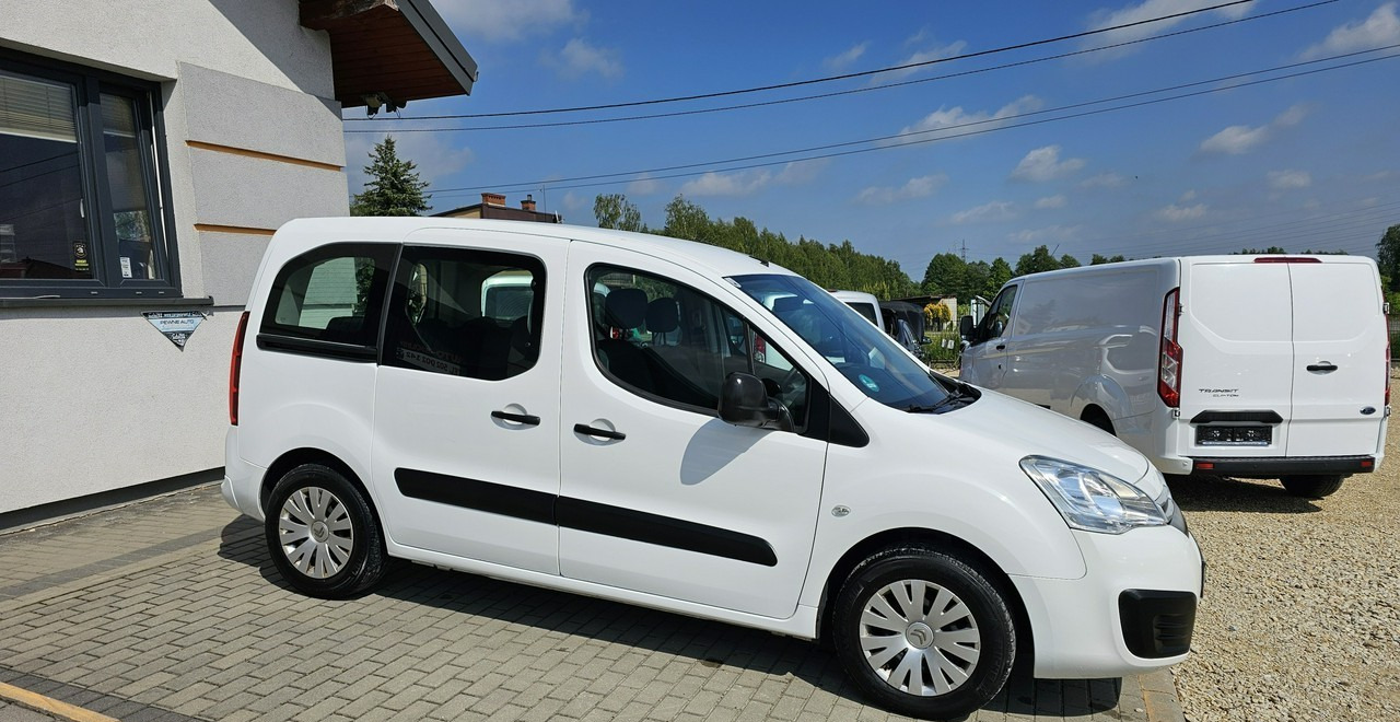 Citroen Berlingo II 5 -osobowy*29450 zł netto* - Autó: 5 kép. Citroen Berlingo II 5 -osobowy*29450 zł netto* - Autó: 5 kép.