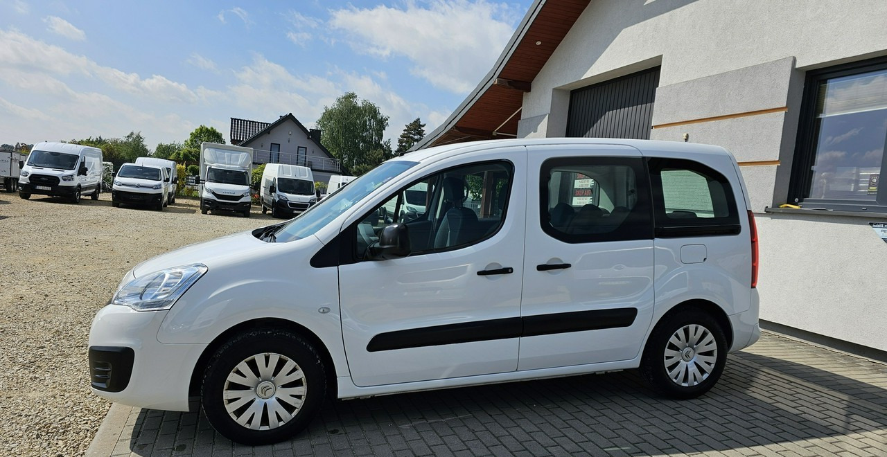 Citroen Berlingo II 5 -osobowy*29450 zł netto* - Autó: 4 kép. Citroen Berlingo II 5 -osobowy*29450 zł netto* - Autó: 4 kép.