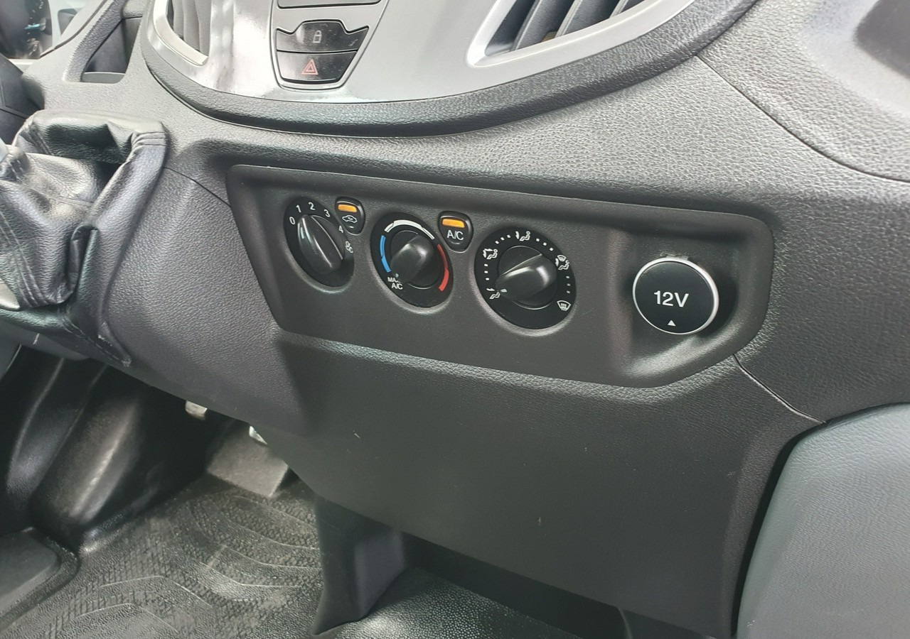 Platós kisteherautó, Duplakabinos kisteherautó Ford Transit doka*brygadówka *7 osób *klima: 16 kép.