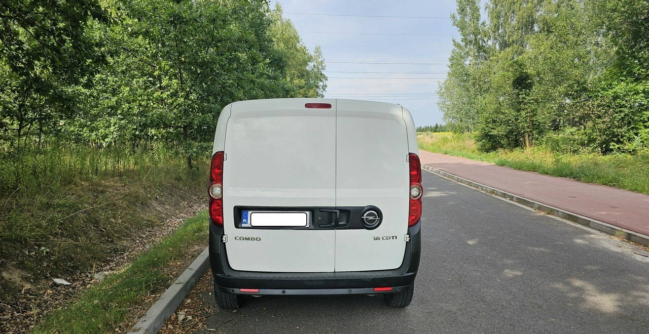 Opel Combo krajowy * jeden właściciel *wersja long* - Furgon: 5 kép. Opel Combo krajowy * jeden właściciel *wersja long* - Furgon: 5 kép.