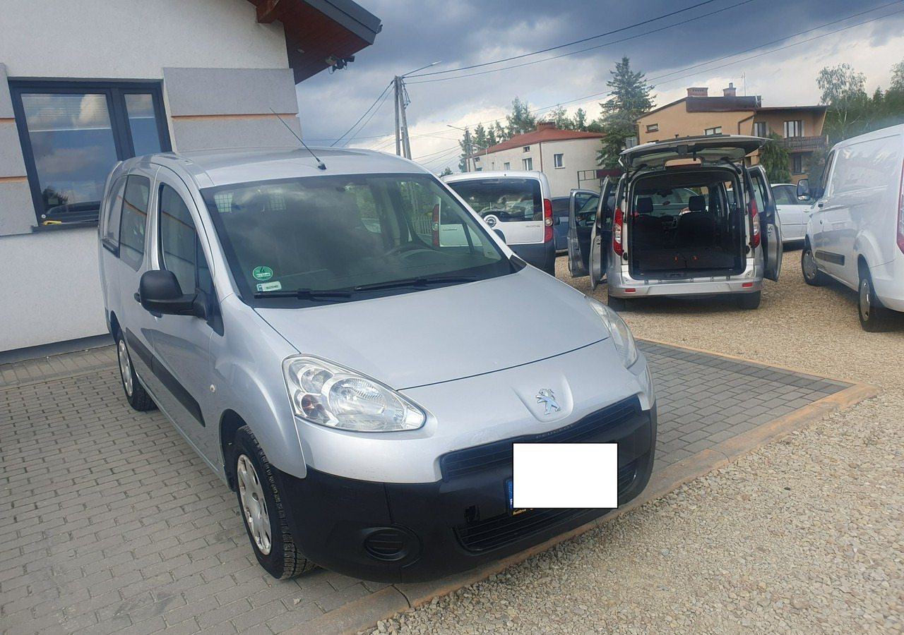 Peugeot Partner II 5 lub 2 osobowy *long * zabudowa gruau* - Autó: 4 kép. Peugeot Partner II 5 lub 2 osobowy *long * zabudowa gruau* - Autó: 4 kép.