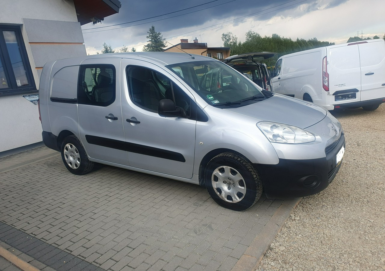 Peugeot Partner II 5 lub 2 osobowy *long * zabudowa gruau* - Autó: 5 kép. Peugeot Partner II 5 lub 2 osobowy *long * zabudowa gruau* - Autó: 5 kép.