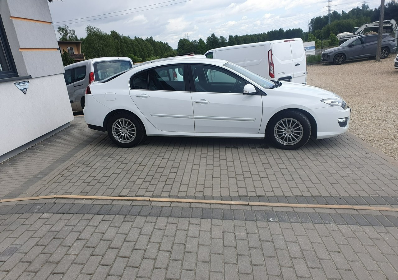 Renault Laguna III niski przebieg * zadbana *ładny stan* - Hatchback: 5 kép. Renault Laguna III niski przebieg * zadbana *ładny stan* - Hatchback: 5 kép.