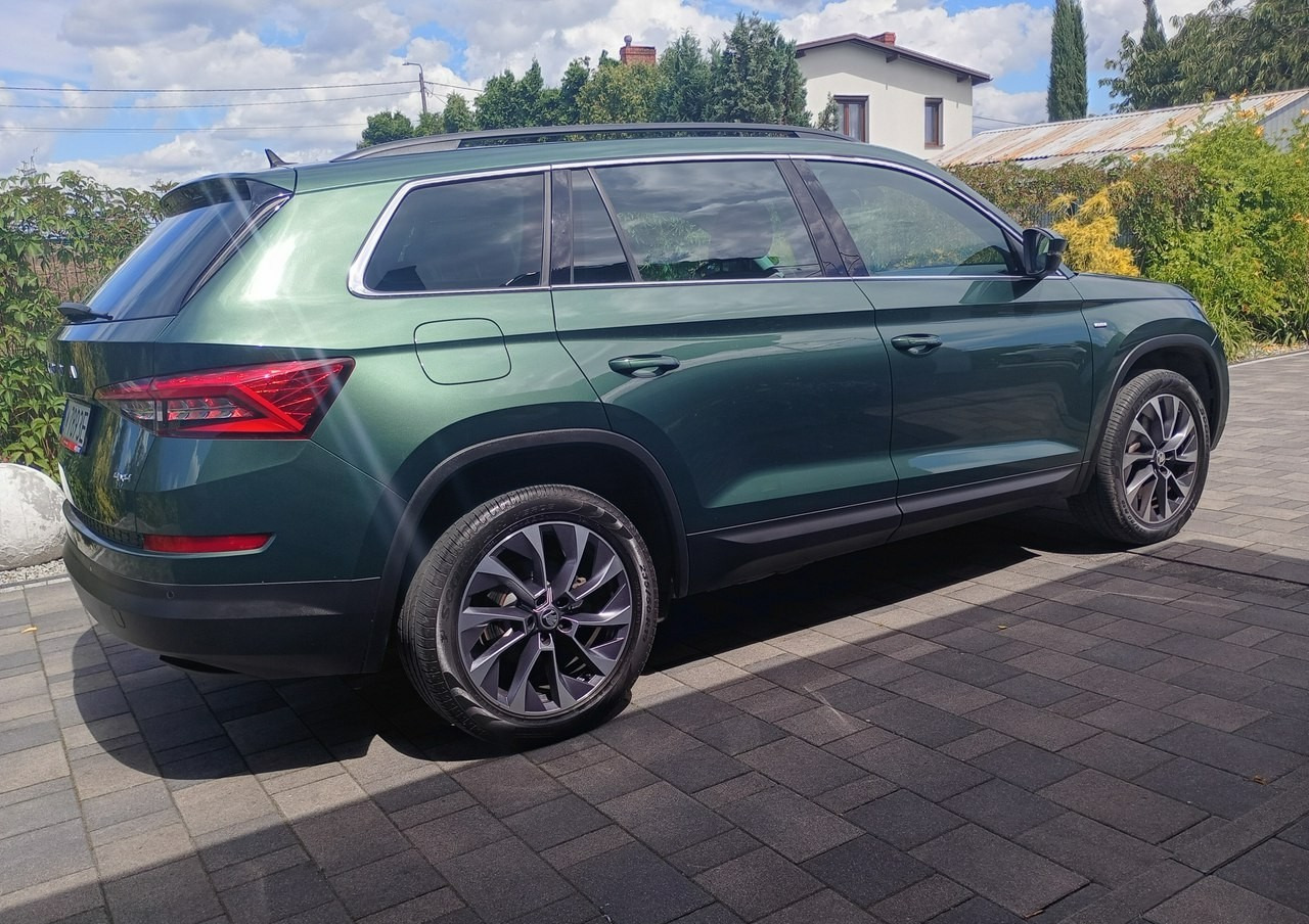 Skoda Kodiaq Skoda Kodiaq Skoda Kodiaq 2.0 4x4 Wersja Drive na 125 lecie - Terepjáró/ SUV: 4 kép. Skoda Kodiaq Skoda Kodiaq Skoda Kodiaq 2.0 4x4 Wersja Drive na 125 lecie - Terepjáró/ SUV: 4 kép.