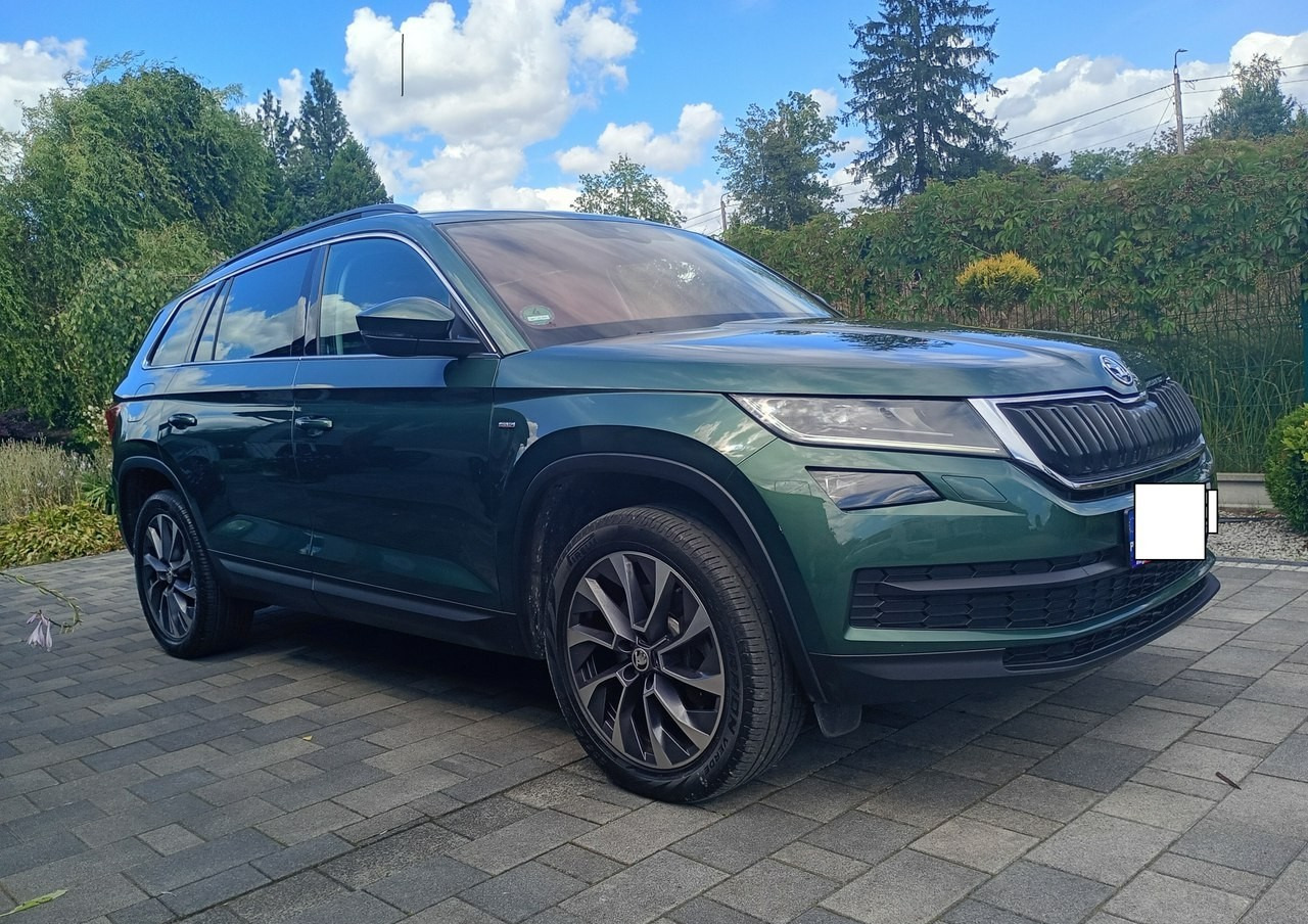 Skoda Kodiaq Skoda Kodiaq Skoda Kodiaq 2.0 4x4 Wersja Drive na 125 lecie - Terepjáró/ SUV: 3 kép. Skoda Kodiaq Skoda Kodiaq Skoda Kodiaq 2.0 4x4 Wersja Drive na 125 lecie - Terepjáró/ SUV: 3 kép.